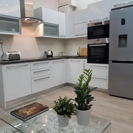 Apartmán Modern, Quiet & Cozy In The Middle Of Downtown Near Danube At Fashion Street