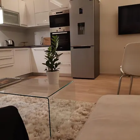 Apartmán Modern, Quiet & Cozy In The Middle Of Downtown Near Danube At Fashion Street *
