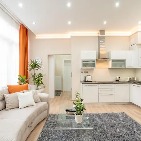 Apartmán Modern, Quiet & Cozy In The Middle Of Downtown Near Danube At Fashion Street *