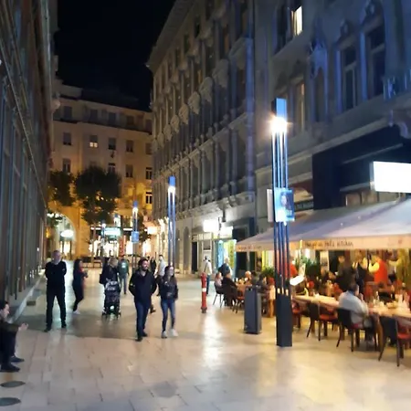 Appartement Modern, Quiet & Cozy In The Middle Of Downtown Near Danube At Fashion Street