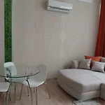 Apartman Modern, Quiet & Cozy In The Middle Of Downtown Near Danube At Fashion Street *