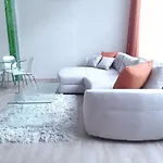 Apartman Modern, Quiet & Cozy In The Middle Of Downtown Near Danube At Fashion Street