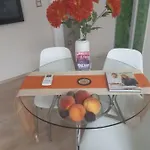 Apartman Modern, Quiet & Cozy In The Middle Of Downtown Near Danube At Fashion Street
