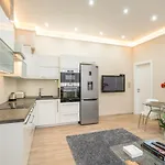 Apartman Modern, Quiet & Cozy In The Middle Of Downtown Near Danube At Fashion Street