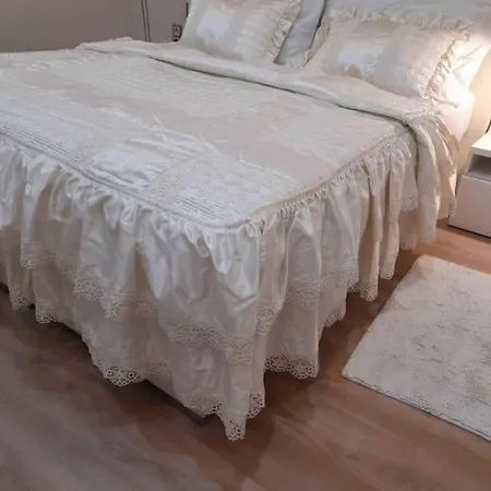 Apartman Modern, Quiet & Cozy In The Middle Of Downtown Near Danube At Fashion Street