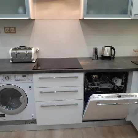 Apartman Modern, Quiet & Cozy In The Middle Of Downtown Near Danube At Fashion Street